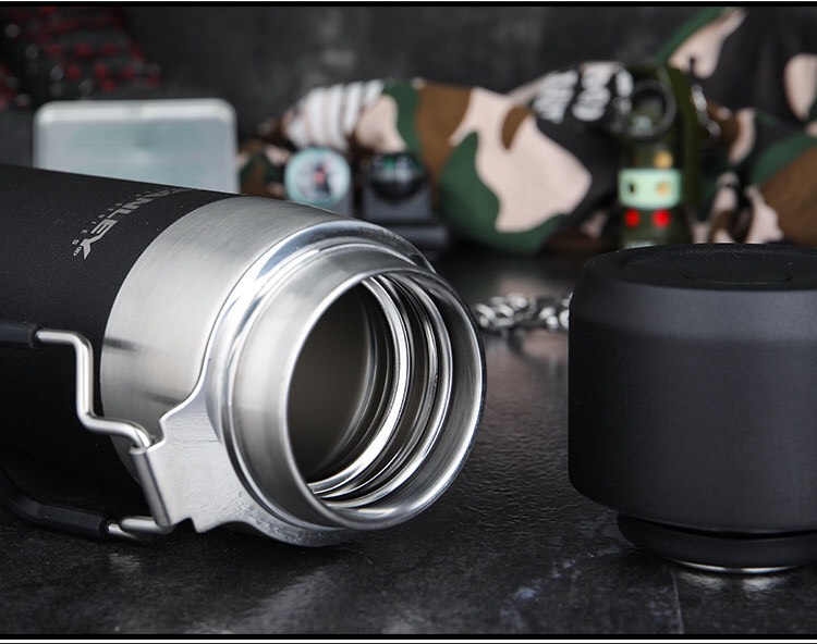 Vỏ siêu dày, chịu được bão cấp 5, đạn bắn và thả rơi từ độ cao 4000ft