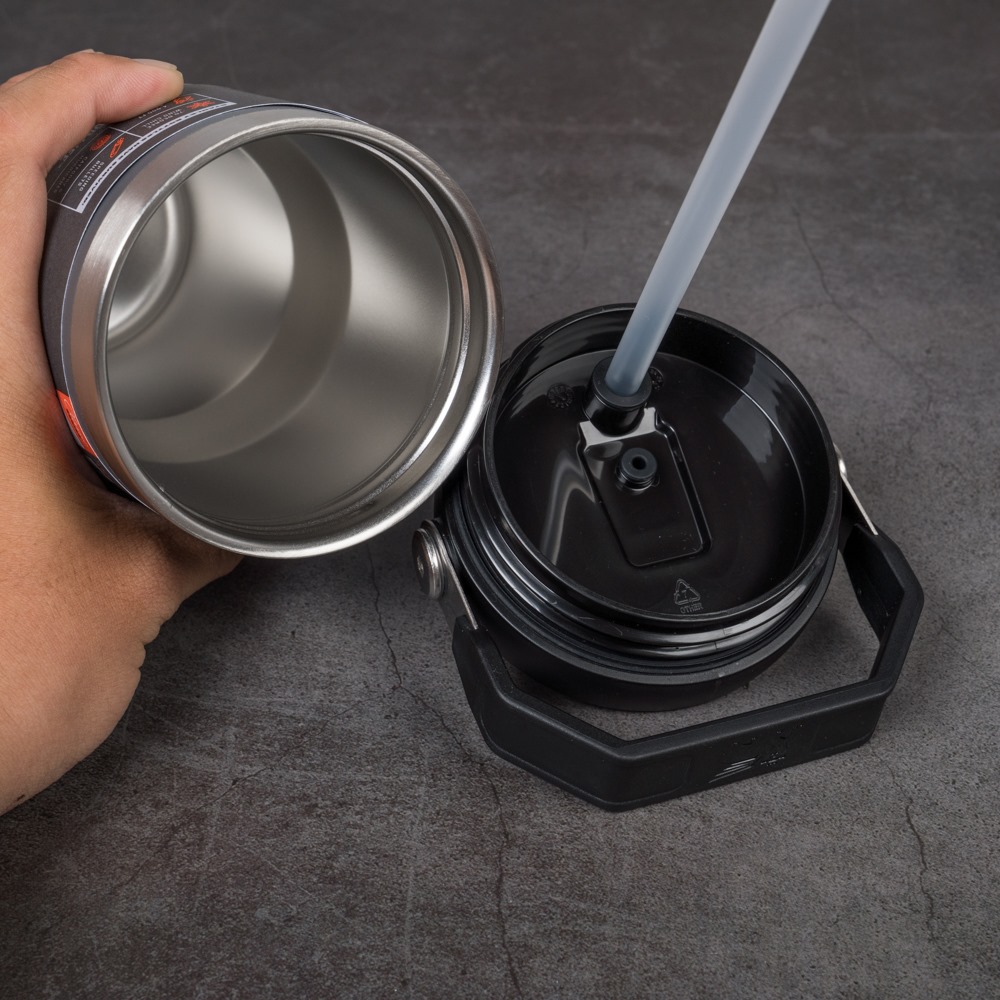 Mẫu Tumbler ren vặn nằm bên trong