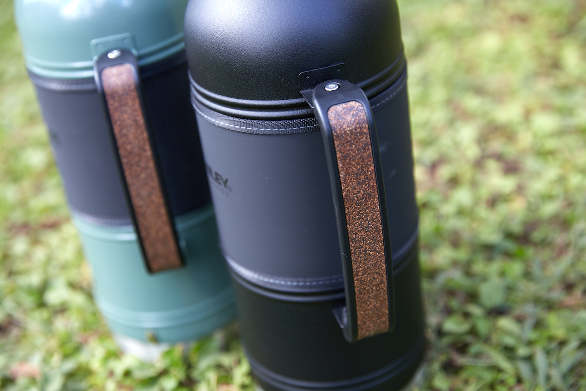 Quai cầm pha chất liệu nút bần rượu vang