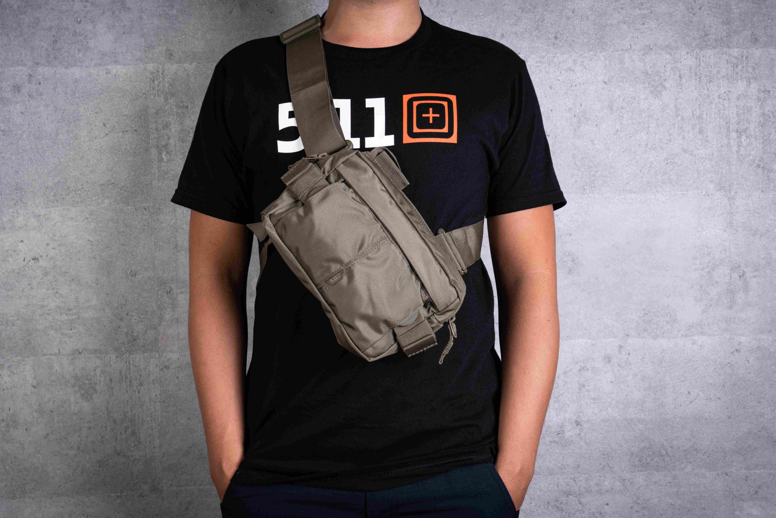 LV6 màu Tarmac đẹo chéo trước ngực