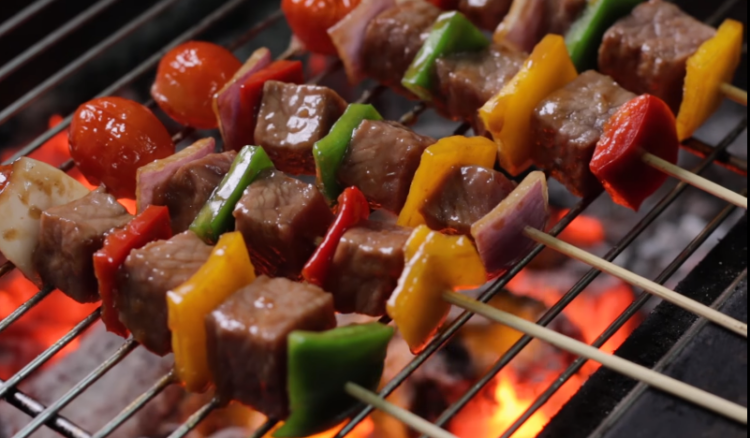 cac-mon-nuong-khi-di-da-ngoai