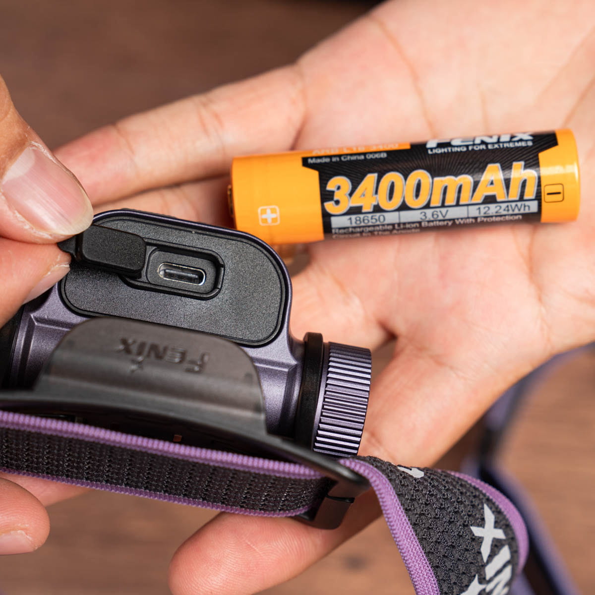 Pin Fenix ARB-L18 18650 là loại pin sạc thông dụng rất dễ dàng tìm kiếm Pin Fenix ARB-L18 18650 là loại pin sạc thông dụng rất dễ dàng tìm kiếm