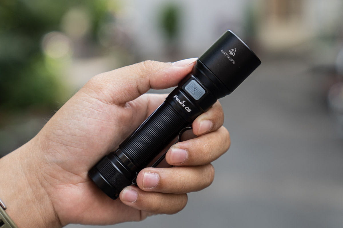 Den pin cam tay Fenix c6 và c7