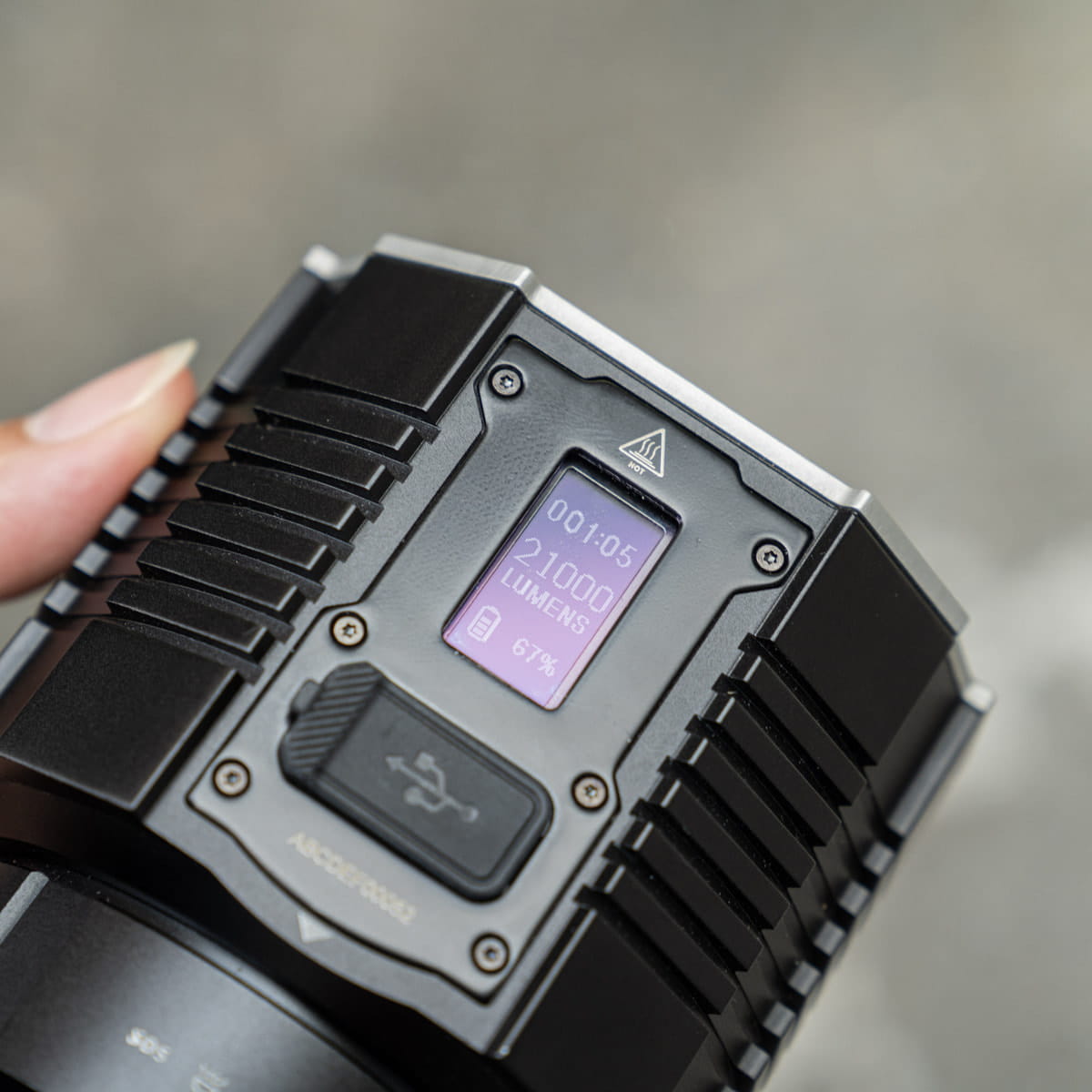 Màn hình Led của đèn pin Fenix LR60R Màn hình Led của đèn pin Fenix LR60R