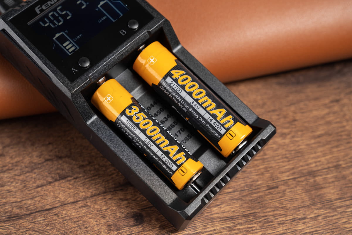 Bộ sạc có khả năng tương thích với nhiều loại pin cũng là một tiêu chí cần lưu ý Bộ sạc có khả năng tương thích với nhiều loại pin cũng là một tiêu chí cần lưu ý