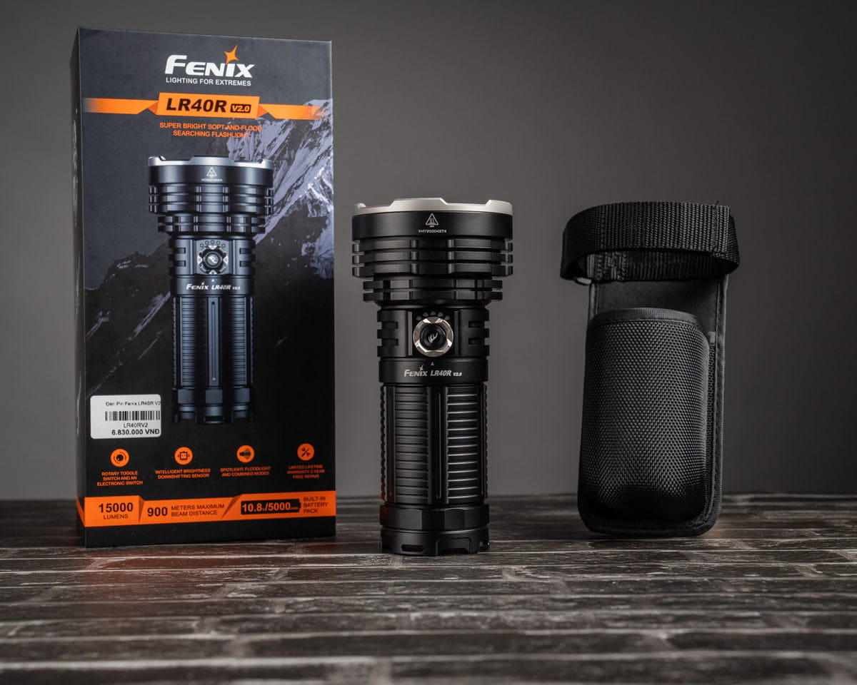 Đèn pin siêu sáng có mức sáng tối đa đạt 4000 lumens trở lên Đèn pin siêu sáng có mức sáng tối đa đạt 4000 lumens trở lên