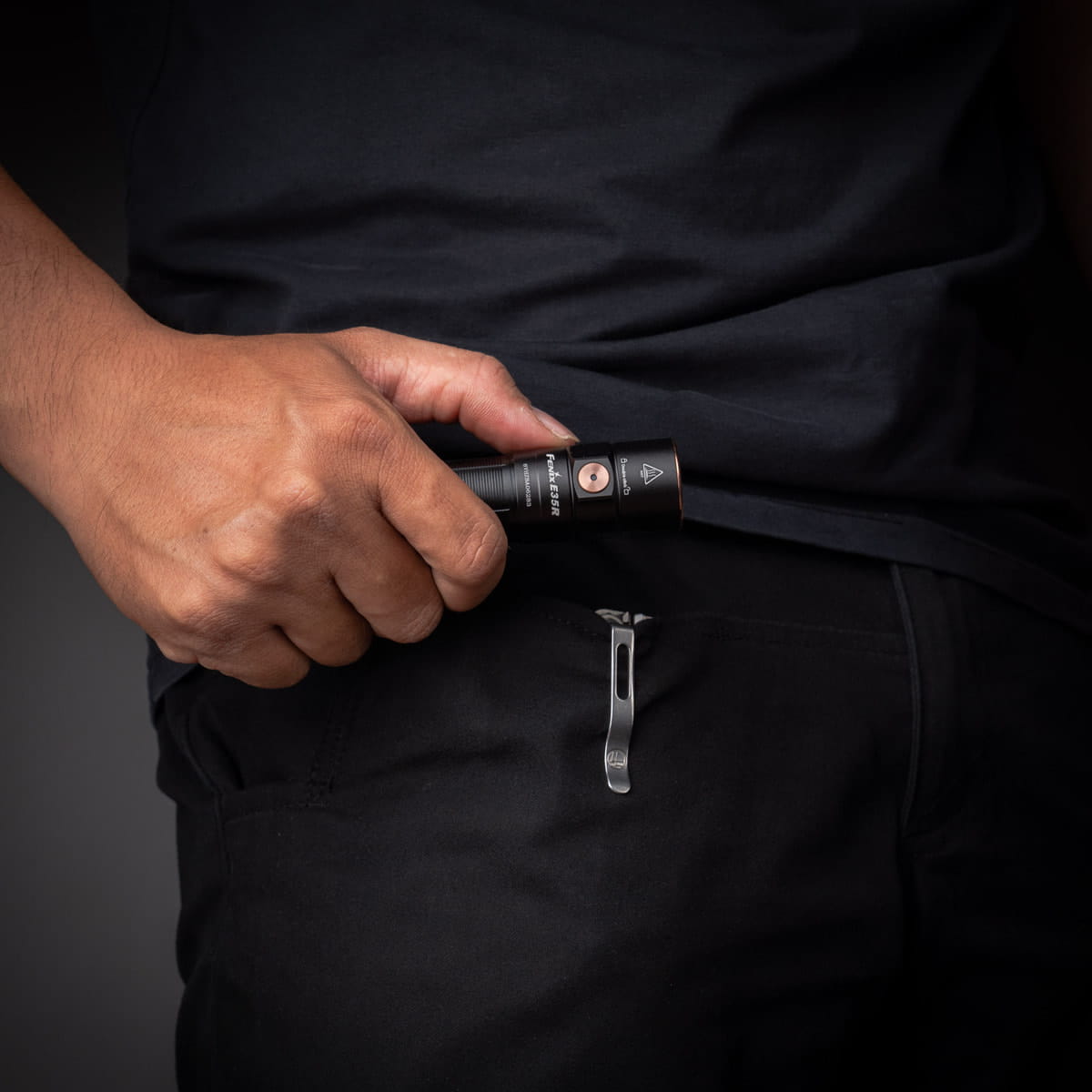 Đèn pin Fenix E35R - Độ sáng tối đa 3100 lumens Đen pin Fenix E35R