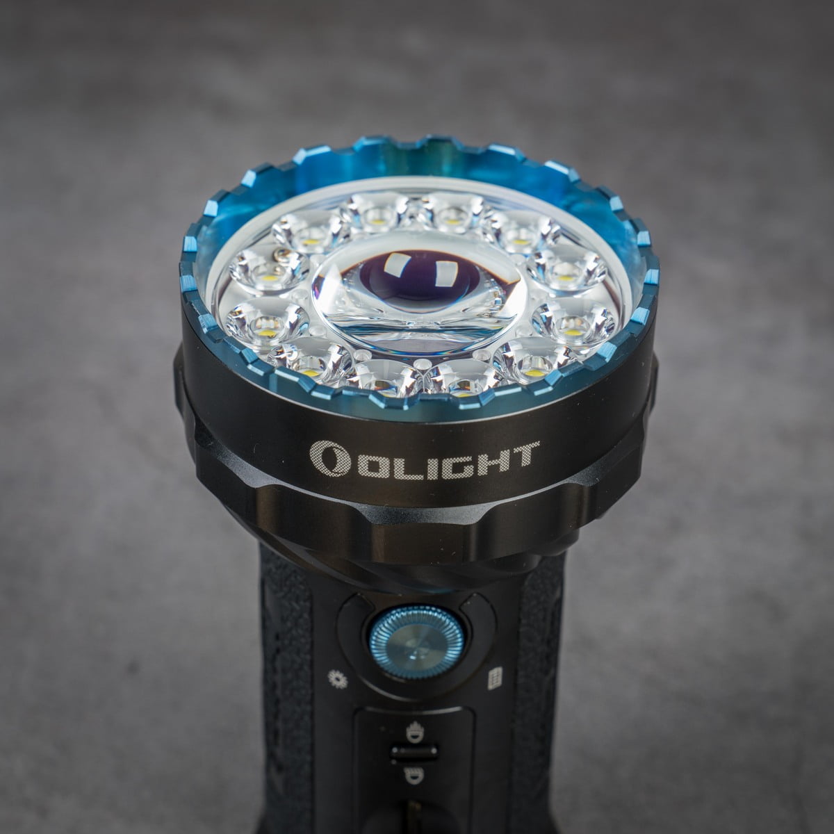 Chiếc đèn pin cao cấp được hoàn thiện từ chất liệu đến linh kiện bên trong (Olight Marauder 2) den pin sieu sang cao cap