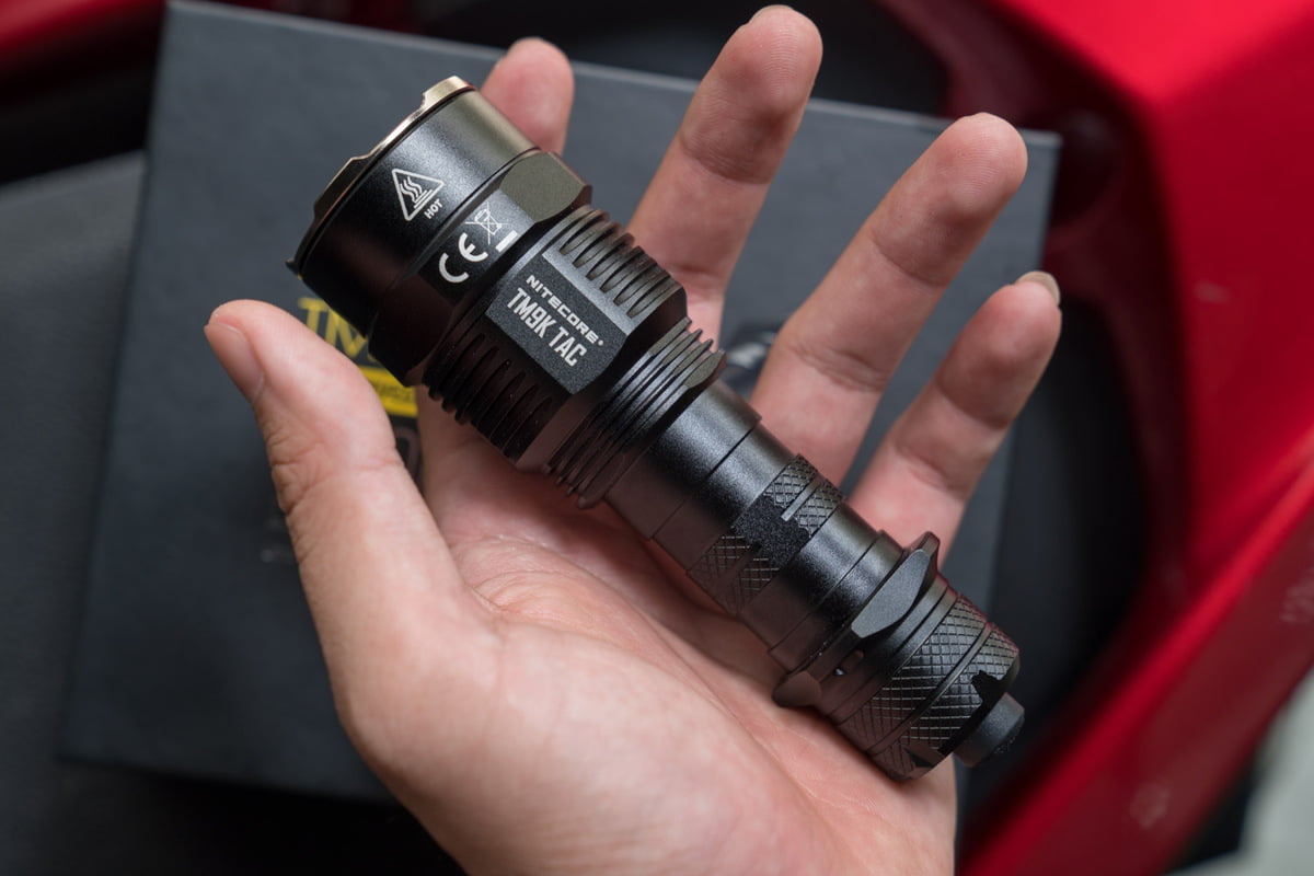 Đèn pin siêu sáng Nitecore TM9K Tac Den pin sieu sang Nitecore TM9K Tac